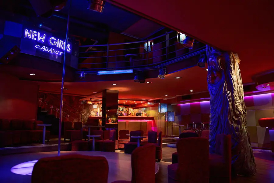 Interior de New Girls Cabaret, club de striptease en Madrid centro (9 de 12)