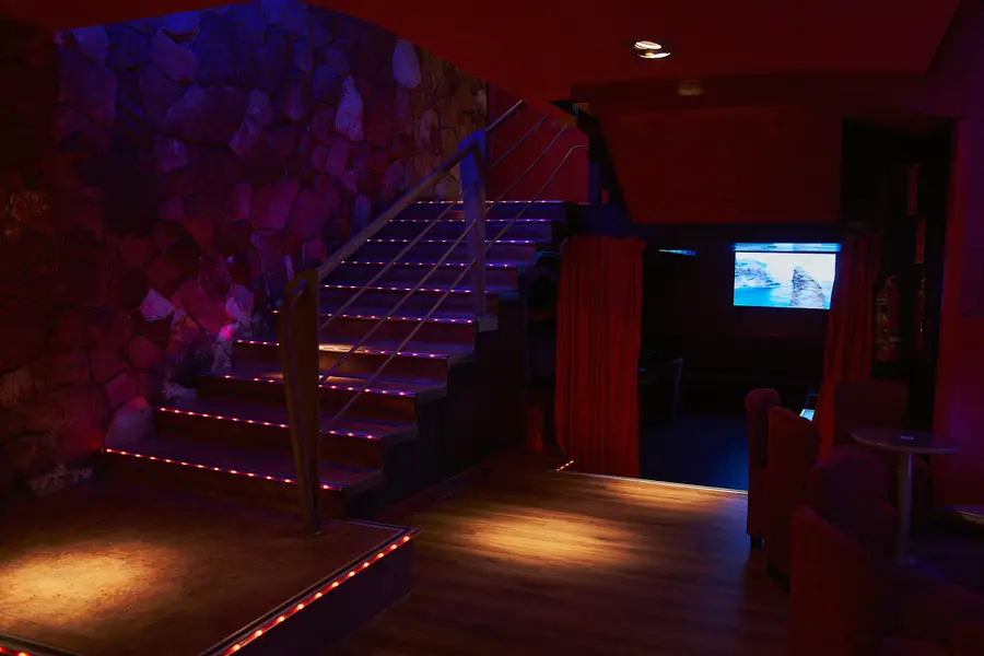 Interior de New Girls Cabaret, club de striptease en Madrid centro (12 de 12)